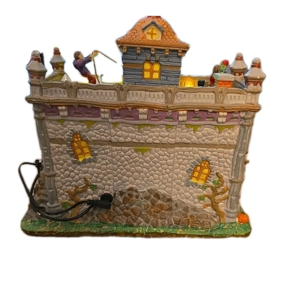 Lemax Spooky Town Horror High School  w/ box - Lights Works!